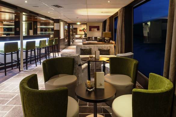 AMADEUS Diamond Panorama Bar 2 ©Lueftner Cruises Amadeus.jpg